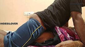 😍 बॉस ऑफिस में इंडियन मिल्फ बीवी को डॉगी स्टाइल में गीली चूत चोदता