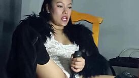 Blue Reveals Big Wet Pussy Surprise Close-Up