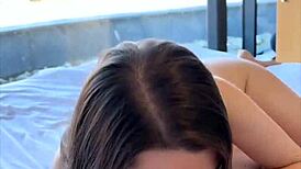 हॉर्नी पेटाइट ब्रूनेट गीले बेड पर इंटेंस पीओवी लंड लेती चुदाई