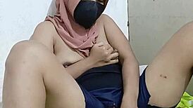 that viral hijab chick with huge tits fingers herself wild