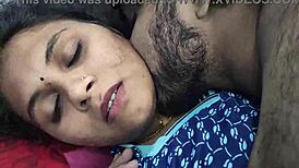 इंडियन भाभी पड़ोसी को लुभाती रोमांटिक शाम की गर्म चुदाई में