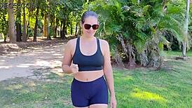 पुलिस ने पब्लिक पार्क में हॉट मिल्फ को जवान स्टड का लंड चूसते पकड़ा रिस्की डीपथ्रोट