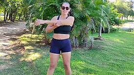 पुलिस ने पब्लिक पार्क में हॉट मिल्फ को जवान स्टड का लंड चूसते पकड़ा रिस्की डीपथ्रोट