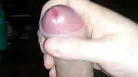 jerking off to this hot tranny cumshot has me 😍💦