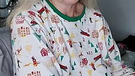 woke up horny so this milf starts rubbing her big tits in the morning light