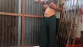 स्टूडेंट गांव वाली टीचर की चूत डॉगीस्टाइल से गहराई तक पीटता घरेलू वीडियो में