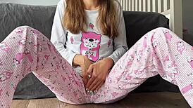 Babe Fingers Teen Pussy to Squirting Orgasm Close-Up Homemade