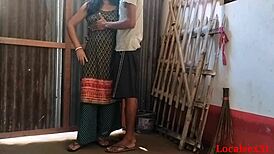 स्टूडेंट गांव वाली टीचर की चूत डॉगीस्टाइल से गहराई तक पीटता घरेलू वीडियो में