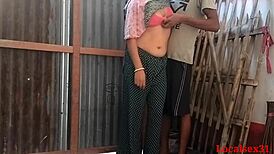 स्टूडेंट गांव वाली टीचर की चूत डॉगीस्टाइल से गहराई तक पीटता घरेलू वीडियो में