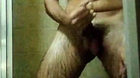 ei amor tô no banho te masturbando até gozar vem ver meu pau latejando