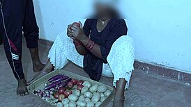 real masti sex with sabji wali bhabhi feels so good