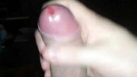 jerking off to this hot tranny cumshot has me 😍💦