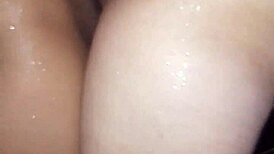 Mi novia me hace explotar en el baño con su mamada increíble 🔥💦