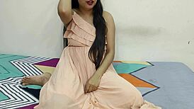 इंडियन 18+ लड़की पड़ोसी लंड से गीली चूत चुदवाने का सपना गंदी बातों से