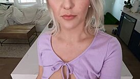 पेटाइट मिल्फ की रसीली गांड कर्व्स हॉर्नी सौतेले बेटे को तड़पाती हैं