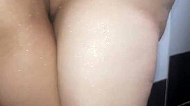 Mi novia me hace explotar en el baño con su mamada increíble 🔥💦