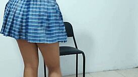 बड़ी चूचियों वाली 18+ स्टूडेंट चेयर पर स्टिमी वीडियो बनाती है