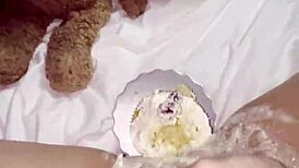 बेस्ट 18+ वर्जिन सौतेली बहन कॉलेज की बजाय क्रीमी केक चूत में उंगली करती है