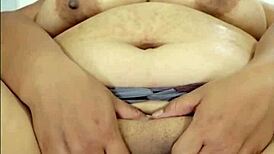 how does this bbw's big pussy handle that huge toy?