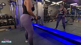 देखो बिना पैंटी गीली ट्रेनिंग में ट्रेनर टीज फिर घर पसीने वाली चूत फिंगर चुदाई?