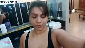 देखो बिना पैंटी गीली ट्रेनिंग में ट्रेनर टीज फिर घर पसीने वाली चूत फिंगर चुदाई?