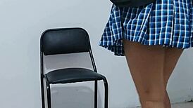 बड़ी चूचियों वाली 18+ स्टूडेंट चेयर पर स्टिमी वीडियो बनाती है