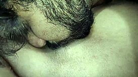 जंगली देसी हाउसवाइफ पति संग गांड चाटते हैं किस करते मोटे बूब चूसते बड़ी गांड चूत चोदते बेडरूम में