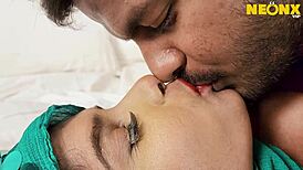 अरब हिजाब भाभी की टाइट बालों वाली चूत विशाल लंड से फाड़ी रफ चुदाई