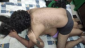 जंगली देसी हाउसवाइफ पति संग गांड चाटते हैं किस करते मोटे बूब चूसते बड़ी गांड चूत चोदते बेडरूम में