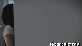 मैं... स्टेपडैड का मोटा लंड गले तक ले रही काउगर्ल स्टाइल में