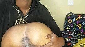 i can't resist showing my ebony pussy