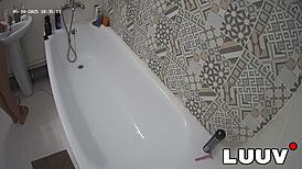 I film my real-life bath shaving routine for you amateur fans