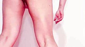 भारी चूचियों वाली मोटी मैक्सिकन सौतेली माँ स्टेपसन के लिए टपकती चूत मल रही