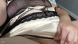 i'm so lonely... this horny housewife fingers her wet pussy alone