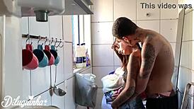 peguei minha empregada de bobeira e tentamos fuder mas mulher chegou