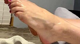 i can't resist showing off my sexy oiled scrunched soles spreading toes