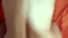 a mi novia le encanta chuparme las bolas y lamerme todo hasta correrse 😏👅