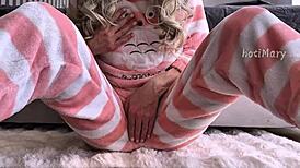 skinny teen fingers hairy wet pussy and squirts