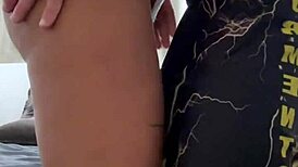 Estava sozinha em casa chamei meu vizinho novinho pra me fuder 😈🔥 wait he showed up horny af 😂💦