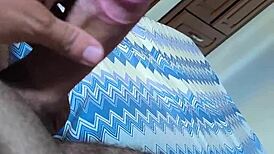 ela tava babando demais eu botei pra gozar no striptease cfnm rasgando roupas massagem