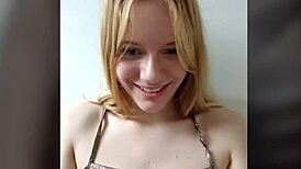 nicolecut's latina colombian ass cam tease