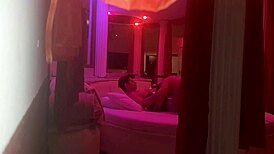 quer ver minha pingola dura impressionando a buceta dessa coroa tesuda com minhas bolas enormes?